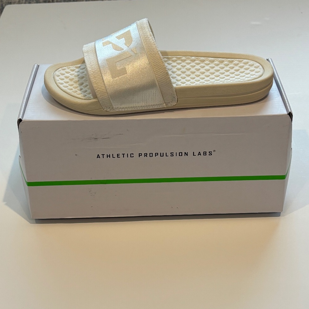 Women’s APL Techloom Satin Slide in Pristine (Ivory) NWT size 7